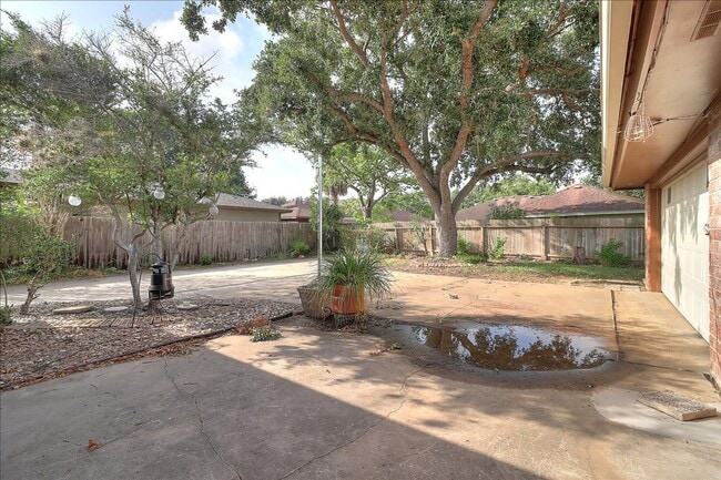 Building Photo - 5530 Tahoe Cir