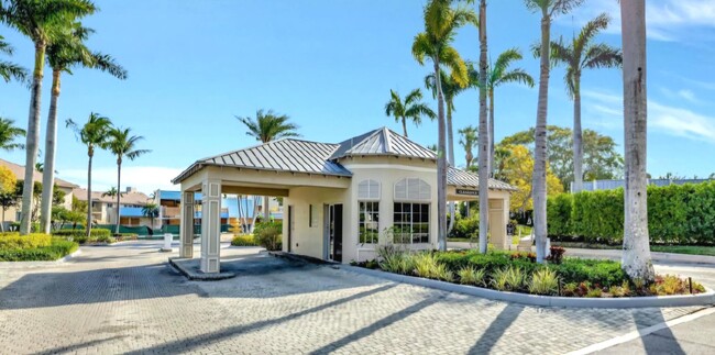 Building Photo - 15 E Royal Palm Rd