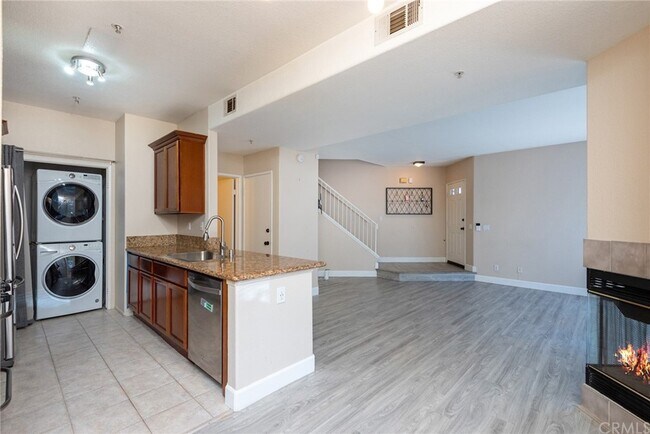 Building Photo - 13133 Le Parc Blvd