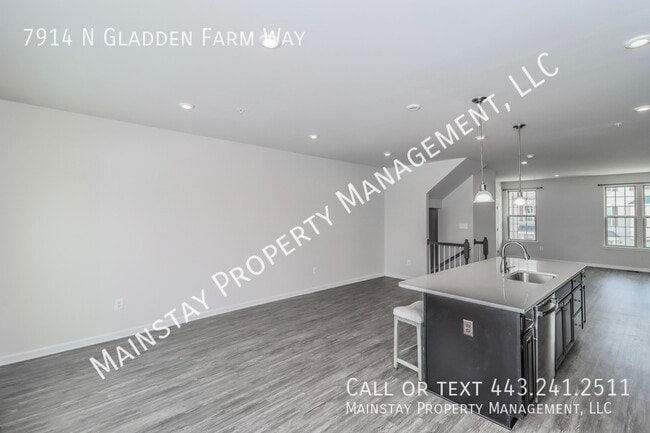 Building Photo - 7914 N Gladden Farm Way