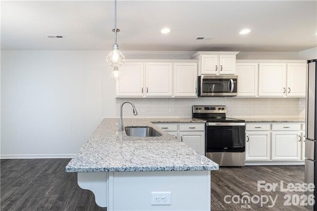 Building Photo - 824 Yorkshire Dr