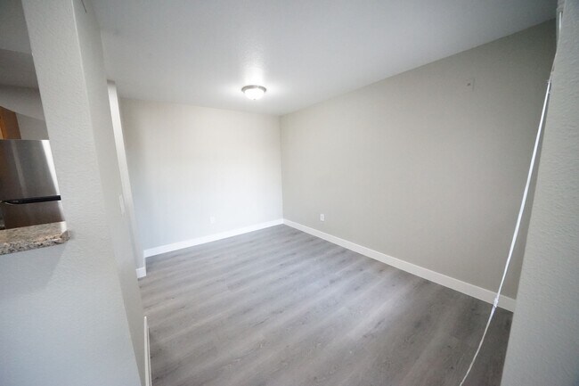 Building Photo - SHOWINGS AVAILABLE NOW