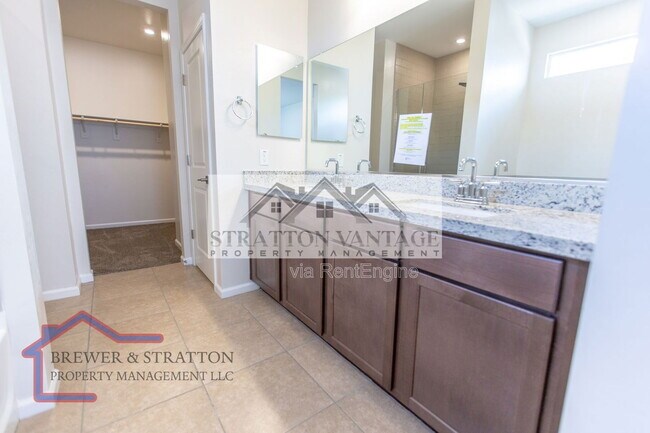 Building Photo - 2028 E Brooklyn Dr