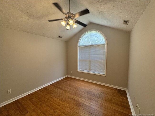Building Photo - 130 Hosta Dr