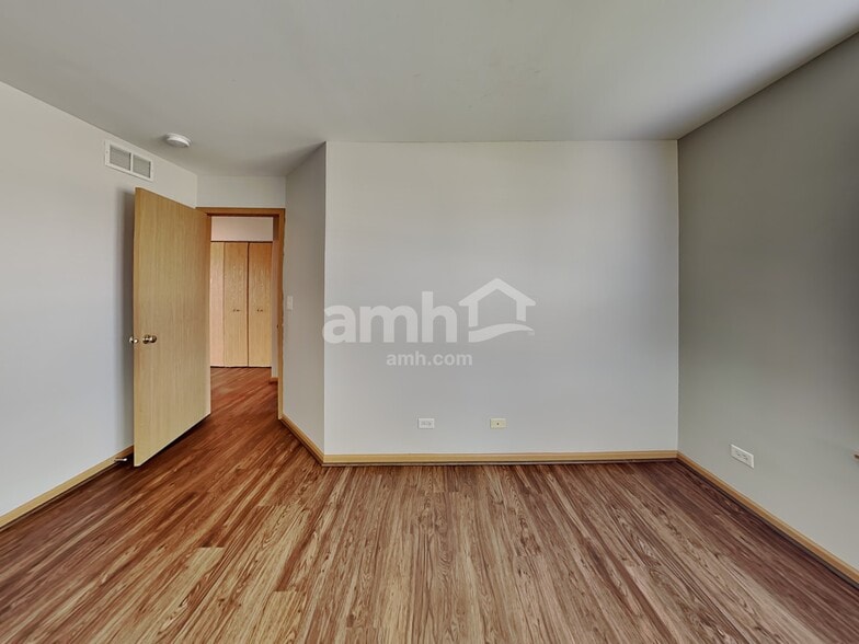 Building Photo - 250 Wedgewood Cir