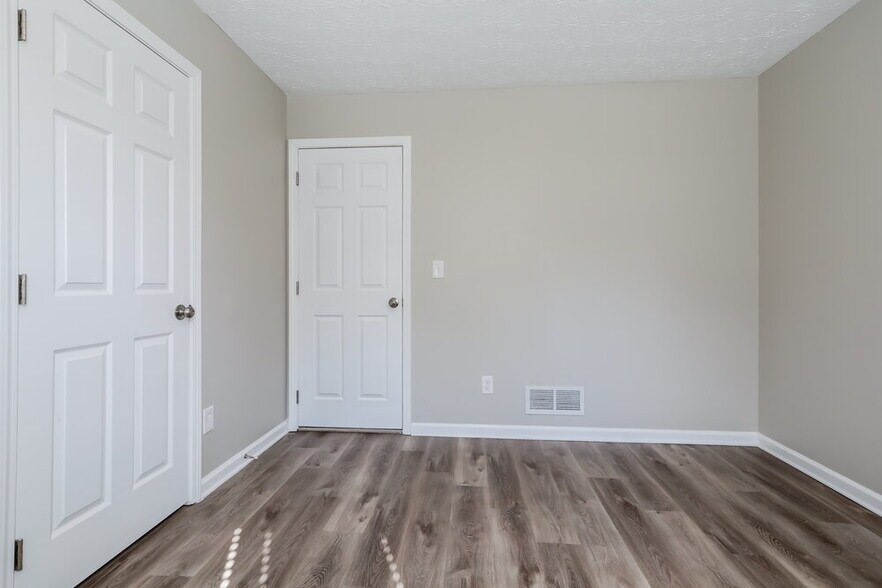Building Photo - 810 Windsor Dr