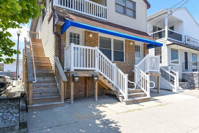 Building Photo - 714 West Ave