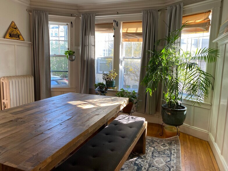 Building Photo - 32 Russell St