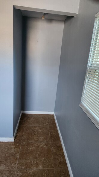 Building Photo - 2252 Maple Ave
