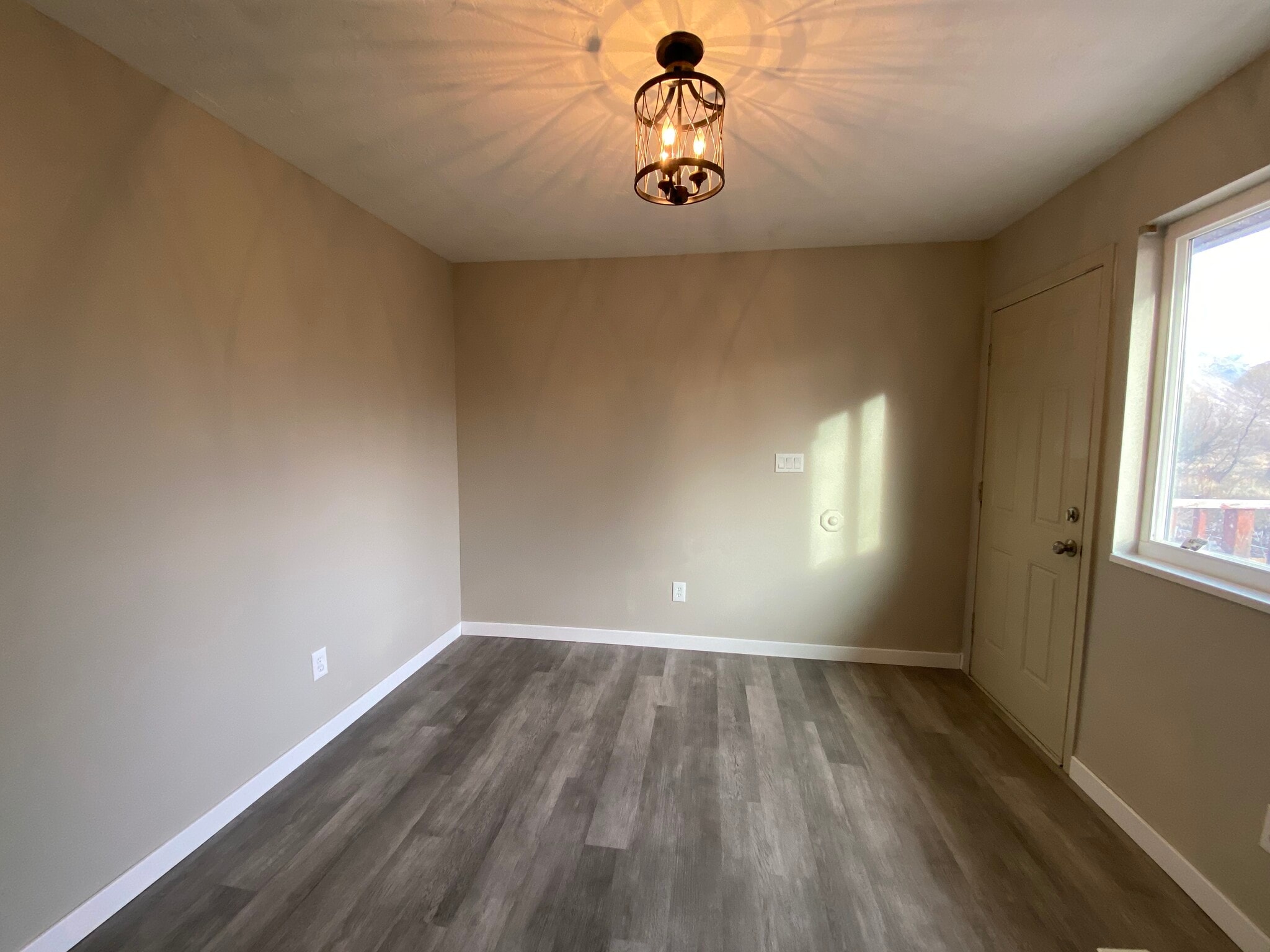 Building Photo - 373 Lakewood Dr