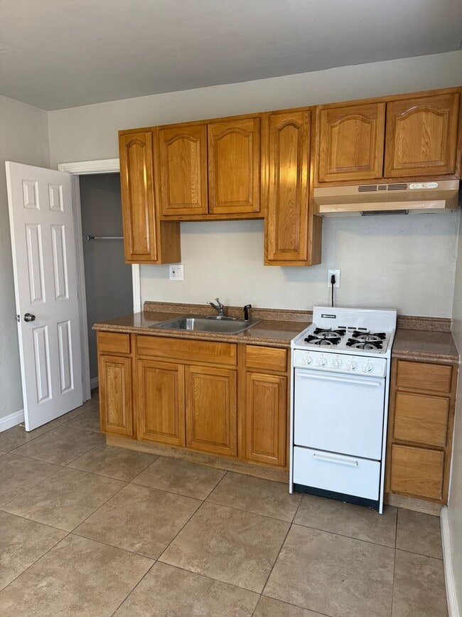 Building Photo - 339 E 19th St