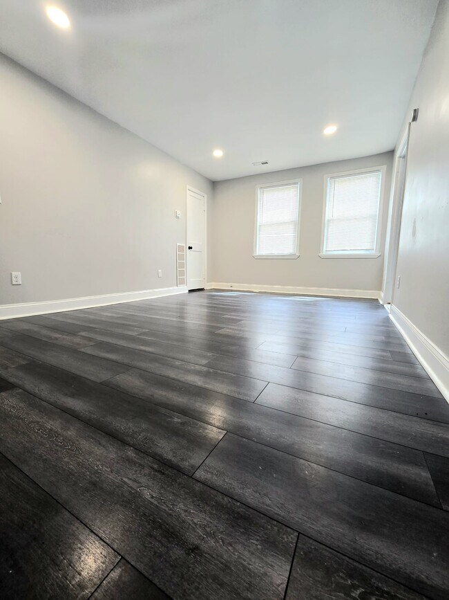 Building Photo - 4020 Edgewood Rd