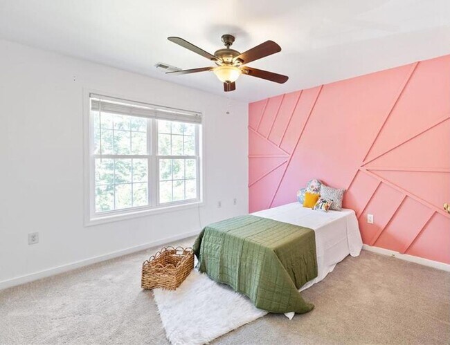 Building Photo - 5 Bedroom, 2.5 Bath Home in St. James Woods  ** Available for showings 3/25/2026 **