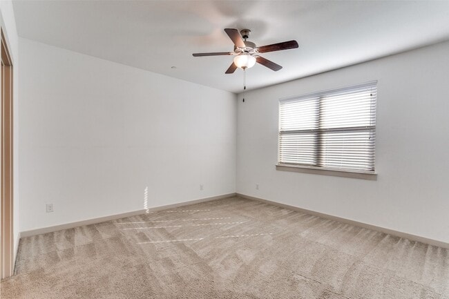 Building Photo - 1423 Lamb Dr