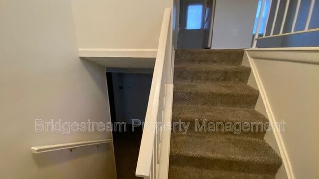 Building Photo - 105 Bedford Farm Cir