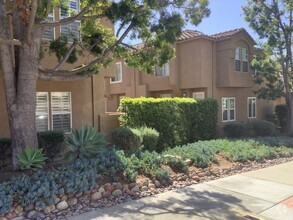 Building Photo - 2 BEDROOM / 2.5 BATHROOM TOWNHOME - NORTH ...