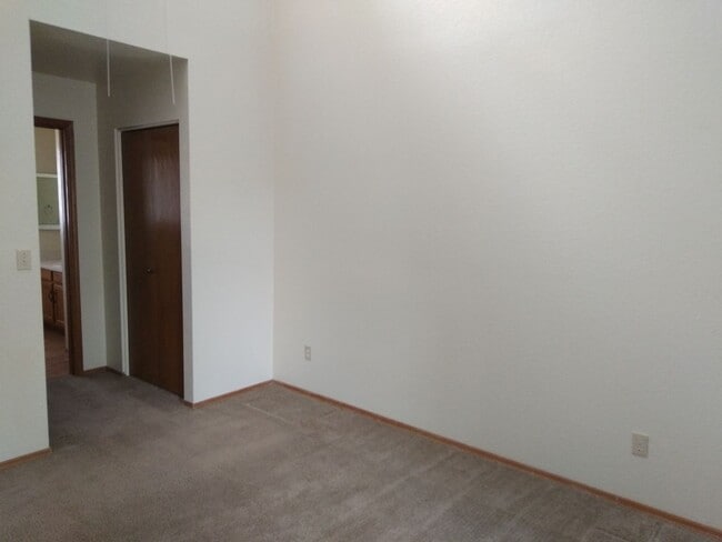 Building Photo - 937 W Madera Ln