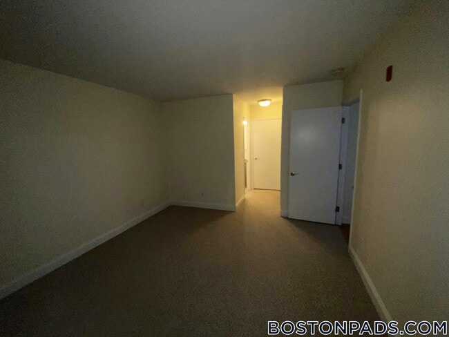 Building Photo - 12 Westgate Dr