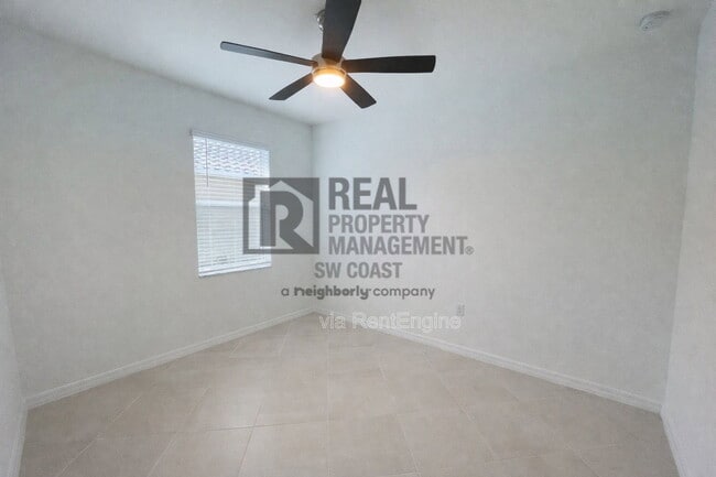 Building Photo - 2555 Vine Ave