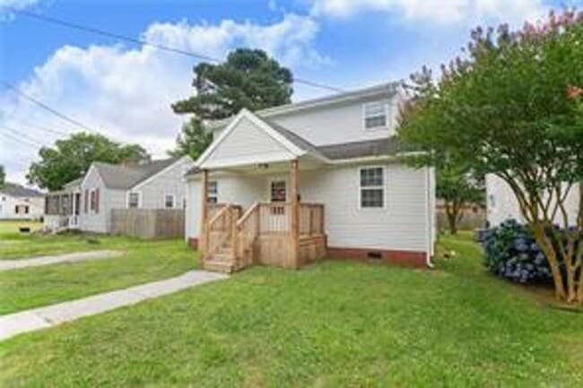 Building Photo - Renovated 3 bed, 1.5 bath Single-Family