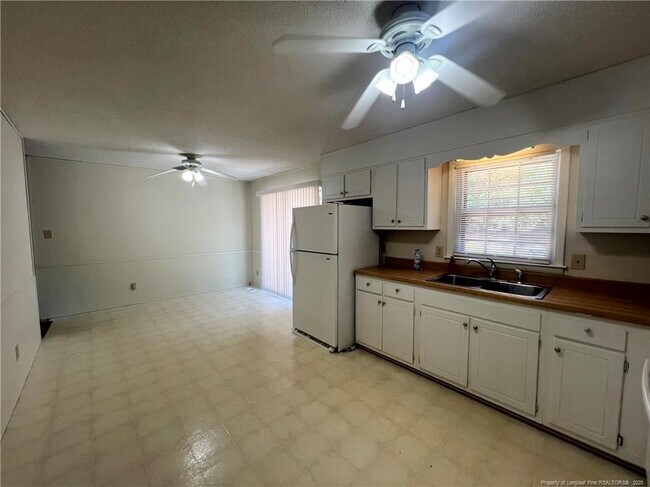 Building Photo - 710 Dude Ct