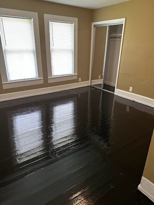 Building Photo - MOVE IN SPECIAL!! FIRST MONTH FREE!