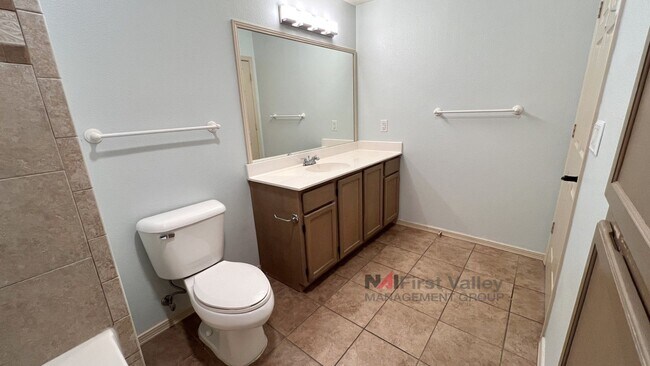 Building Photo - 1 Bedroom, 1 Bath