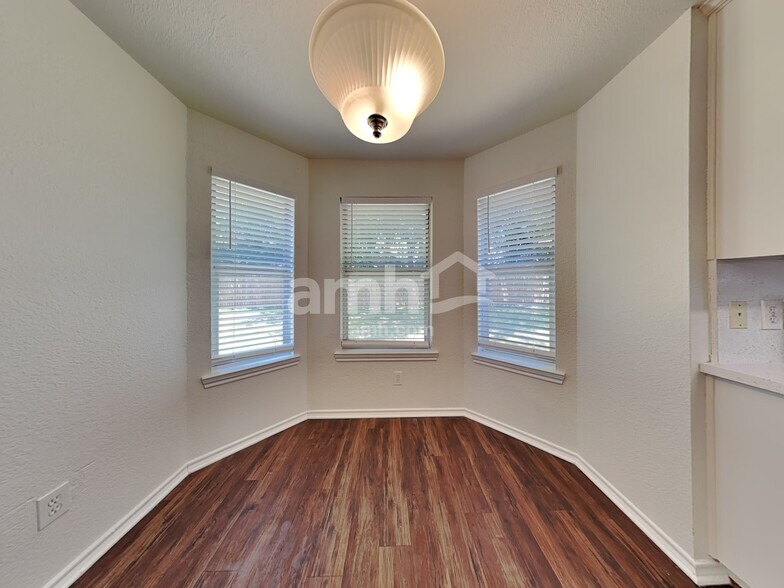 Building Photo - 129 N Point Dr
