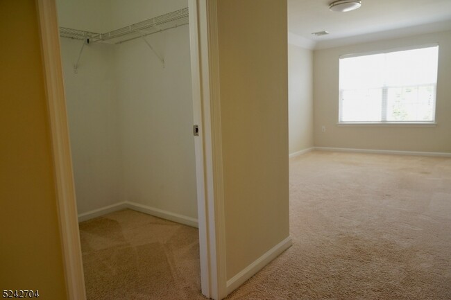Building Photo - 604 Lopez Ln