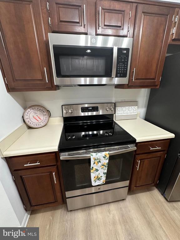 Building Photo - 1002 Jessicas Ct