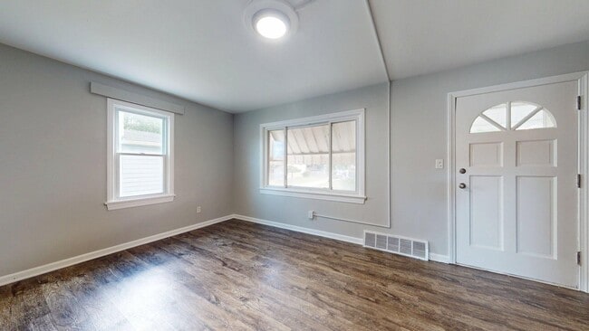 Building Photo - Fulton/W.58th neighborhood; 3 bedroom/2bat...