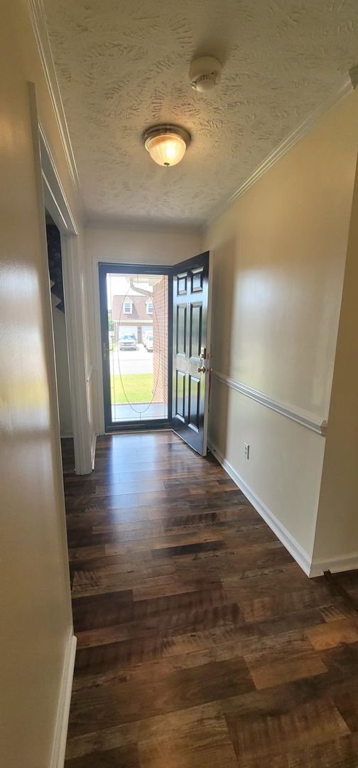 Building Photo - Beautiful 3 Bedro Brick Ranch Home w/ Bonus Room- Minutes from Interstate and Close to Shopping.