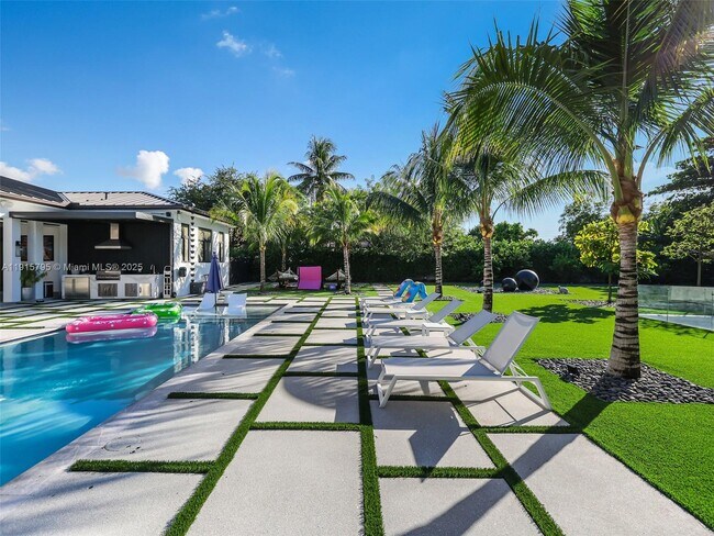 Building Photo - 250 NW 129th Ave