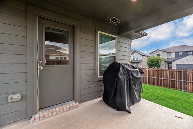 Building Photo - 2536 Peoria Dr