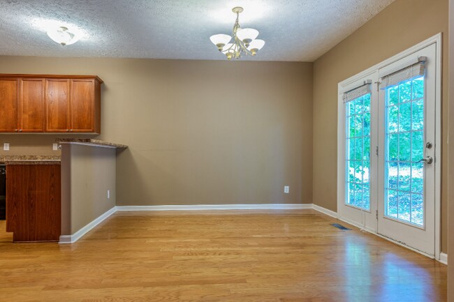 Building Photo - 1800 Woodland Pointe Dr