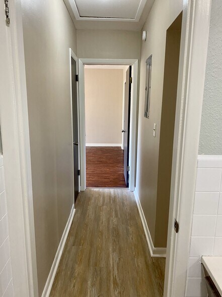 Building Photo - 1305 N Lotus Dr