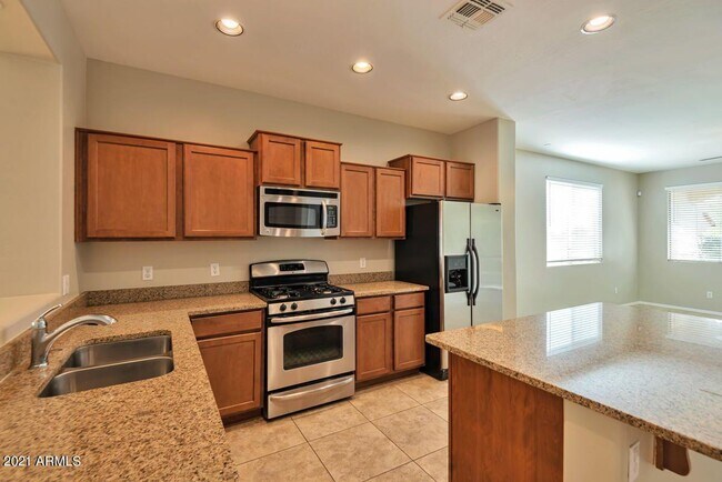 Building Photo - 4063 E Cherry Hills Dr