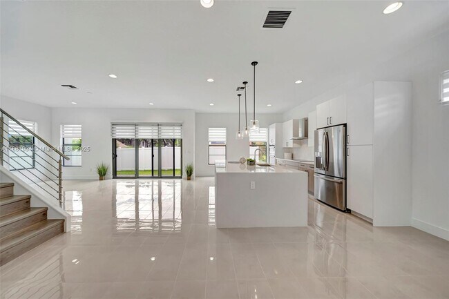 Building Photo - 1454 NW 23rd Ave