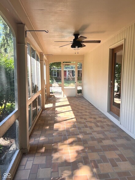 Building Photo - 1402 Kessler Blvd E Dr