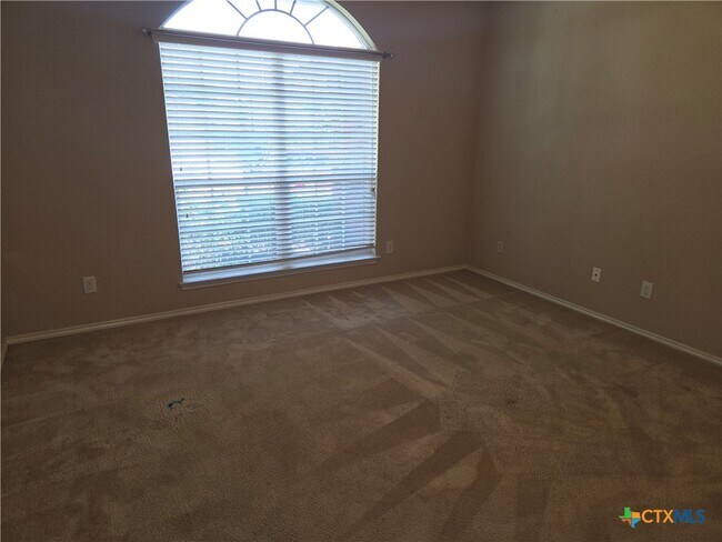 Building Photo - 10025 Birch Tree Dr