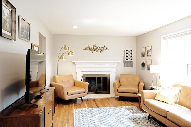 Building Photo - Spacious Pet-Friendly Hollymead Home With Updates