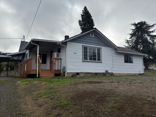 Building Photo - 3-bedroom 1 bath Home in Country Setting