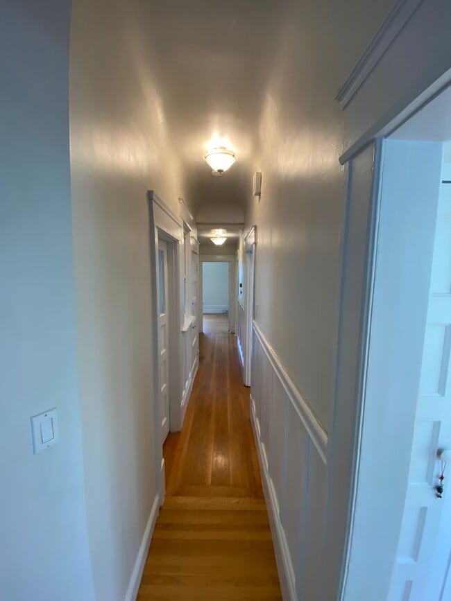 Building Photo - Lovely 2-bedroom Condo in Cole Valley - Ex...