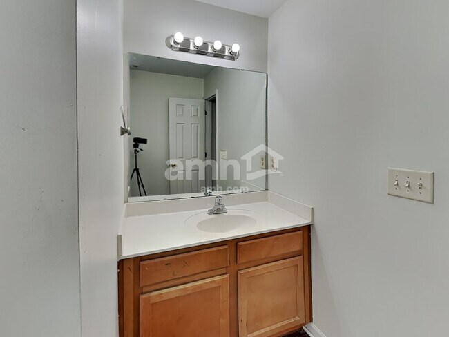 Building Photo - 925 Southridge Dr