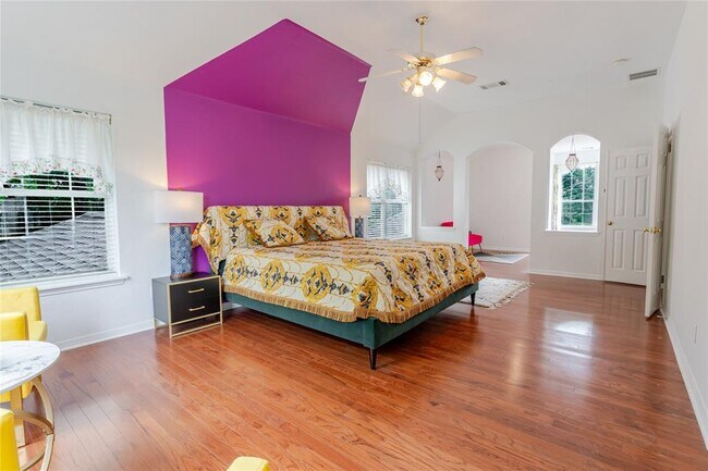 Building Photo - 9201 Trowbridge Cove