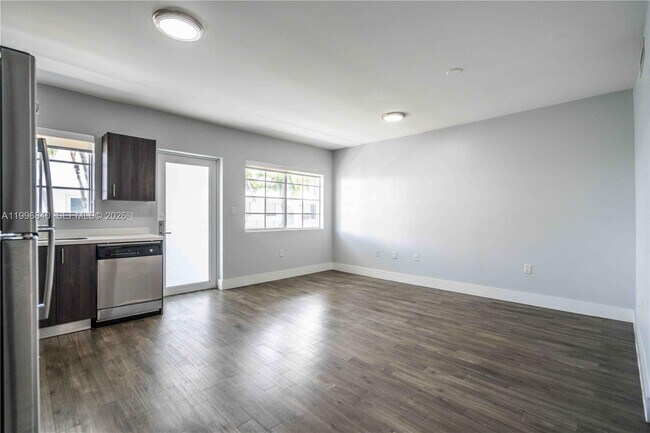 Building Photo - 331 85th St