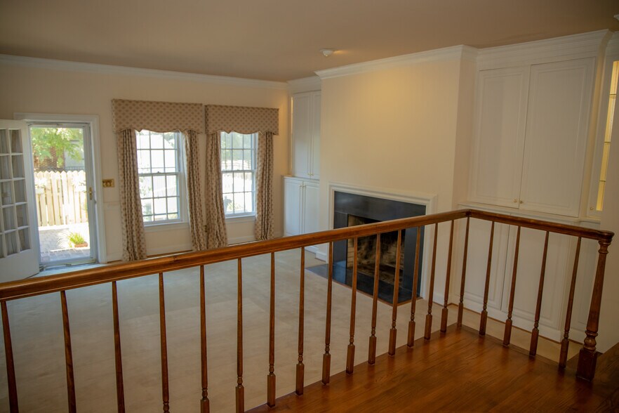 Building Photo - 817 Botetourt Gdns