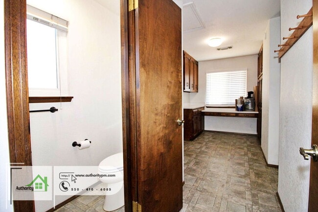 Building Photo - 20231 Margarita Ct E