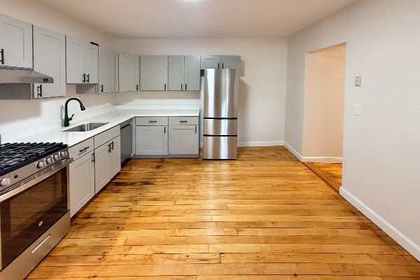Building Photo - 254 River St