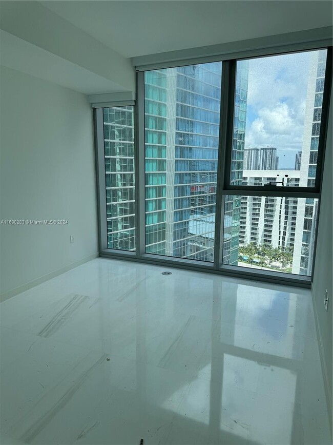 Building Photo - 300 Biscayne Blvd Way